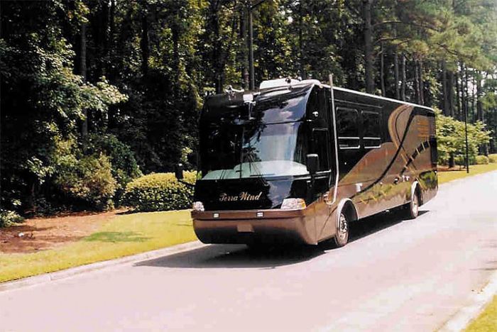 luxurious amphibious bus