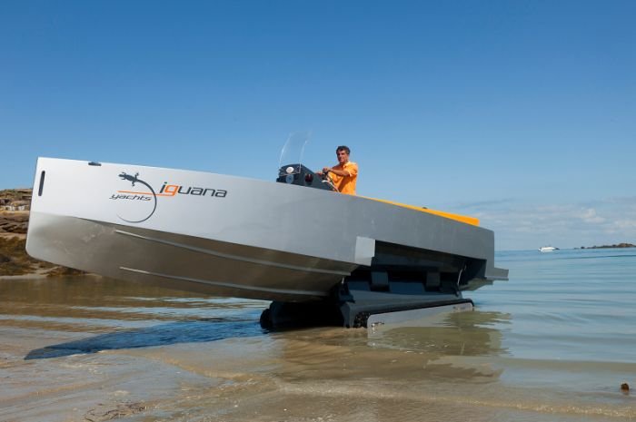 Iguana 29' yacht prototype by Antoine Brugidou