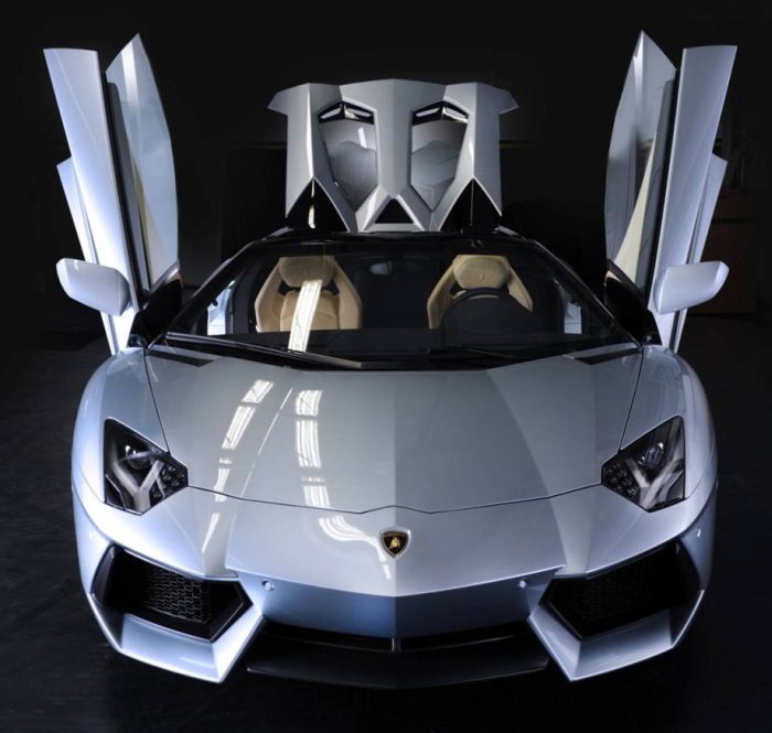 Lamborghini Aventador LP 700–4 Convertible Roadster