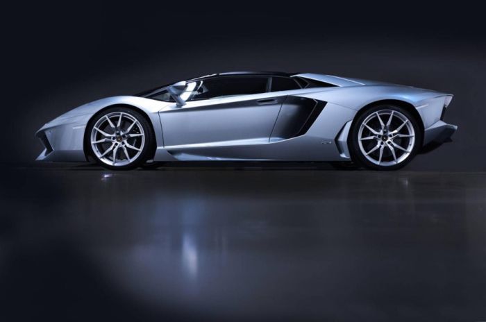 Lamborghini Aventador LP 700–4 Convertible Roadster