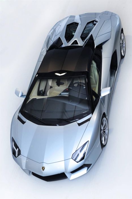 Lamborghini Aventador LP 700–4 Convertible Roadster