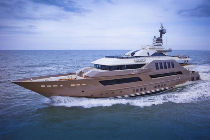 125 J'ade yacht by CRN