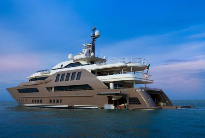 125 J'ade yacht by CRN