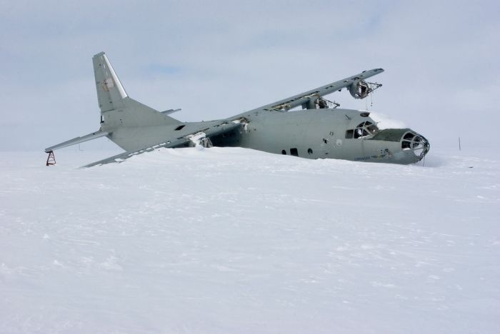 Antonov An-12 Cub crashed and abandoned
