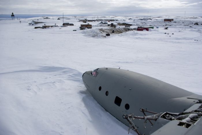 Antonov An-12 Cub crashed and abandoned