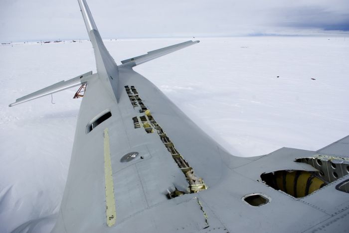 Antonov An-12 Cub crashed and abandoned