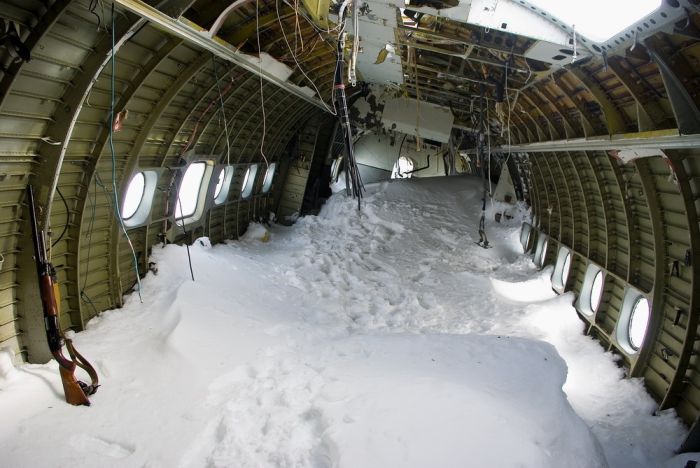 Antonov An-12 Cub crashed and abandoned