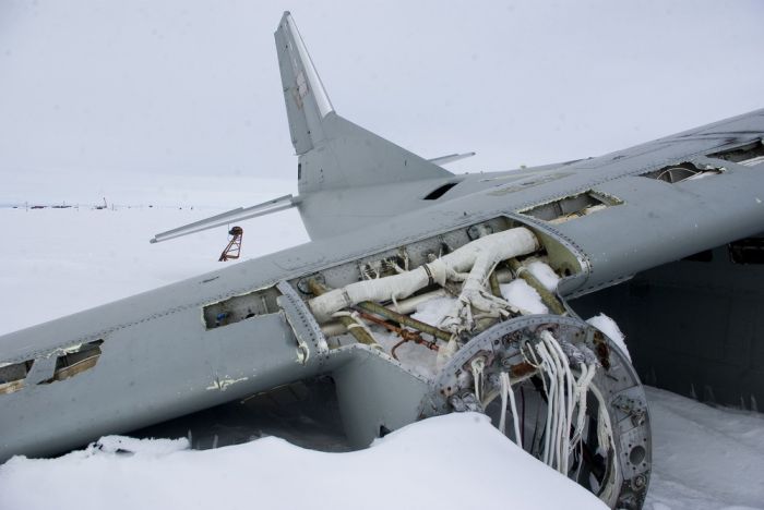 Antonov An-12 Cub crashed and abandoned