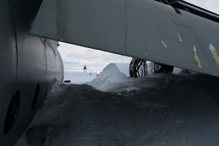 Antonov An-12 Cub crashed and abandoned