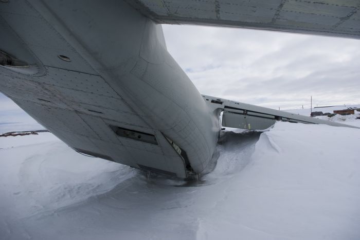 Antonov An-12 Cub crashed and abandoned