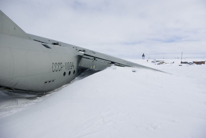 Antonov An-12 Cub crashed and abandoned