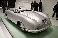 Transport: Porsche Museum in Stuttgart