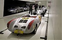 Transport: Porsche Museum in Stuttgart