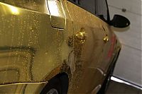 Transport: Gold-plated BMW