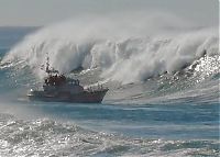 Transport: ship in a storm