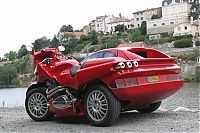 Transport: moto ferrari