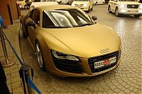 Transport: Gold Audi R8