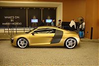 Transport: Gold Audi R8