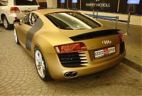 Transport: Gold Audi R8