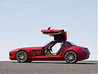 Transport: Mercedes-Benz SLS AMG