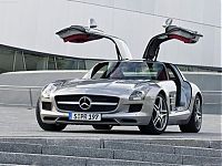 Transport: Mercedes-Benz SLS AMG