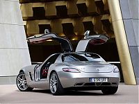 Transport: Mercedes-Benz SLS AMG