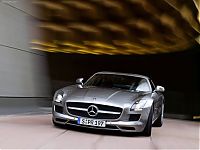 Transport: Mercedes-Benz SLS AMG