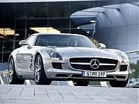 Transport: Mercedes-Benz SLS AMG