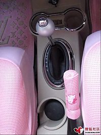 Transport: Chrysler PT Cruiser - Hello Kitty style