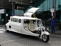 Transport: moto limousine