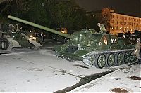 Transport: SU-100 tank crash, Moscow, Russia