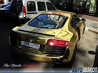 Transport: Golden Audi R8