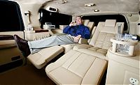 Transport: Ford Excursion, luxury edition