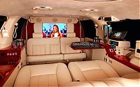 Transport: Ford Excursion, luxury edition