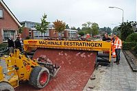 Transport: Tiger-Stone, brick road machine