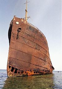 Transport: shipwreck