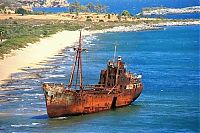 Transport: shipwreck