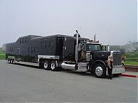 Transport: Midnight Rider, world's largest limousine