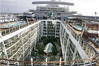 Transport: MS Allure of the Seas cruise ship