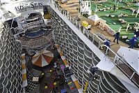 Transport: MS Allure of the Seas cruise ship