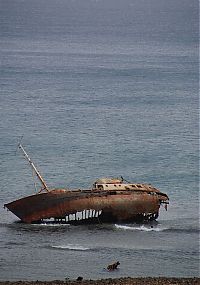 Transport: shipwreck
