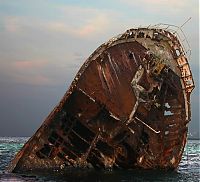 Transport: shipwreck