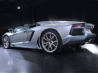 Transport: Lamborghini Aventador LP 700–4 Convertible Roadster