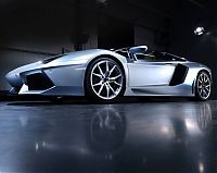 Transport: Lamborghini Aventador LP 700–4 Convertible Roadster