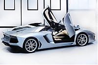 Transport: Lamborghini Aventador LP 700–4 Convertible Roadster