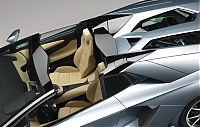 Transport: Lamborghini Aventador LP 700–4 Convertible Roadster