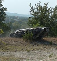 Transport: Ripsaw, unmanned light tank by Howe & Howe Technologies