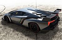Transport: Lamborghini Aventador LP 700–4 Veneno