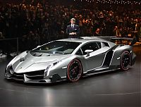 Transport: Lamborghini Aventador LP 700–4 Veneno