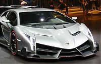 Transport: Lamborghini Aventador LP 700–4 Veneno